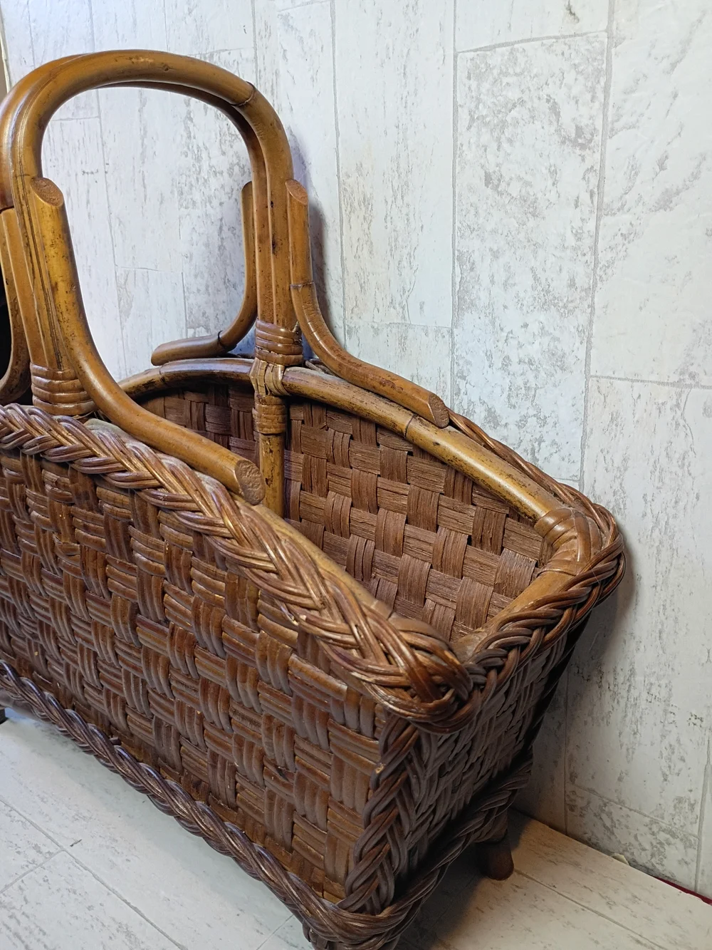 VTG Coastal FarmhWicker & Bamboo Handle  Magazine Newspaper Holder Storage Baske